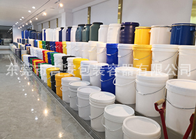 张柏芝抠逼吉安容器一楼涂料桶、机油桶展区